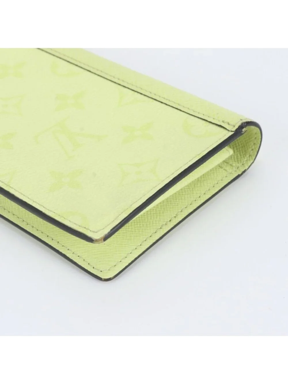 Louis Vuitton Taigarama Portefeuille Brazza Leather Wallet